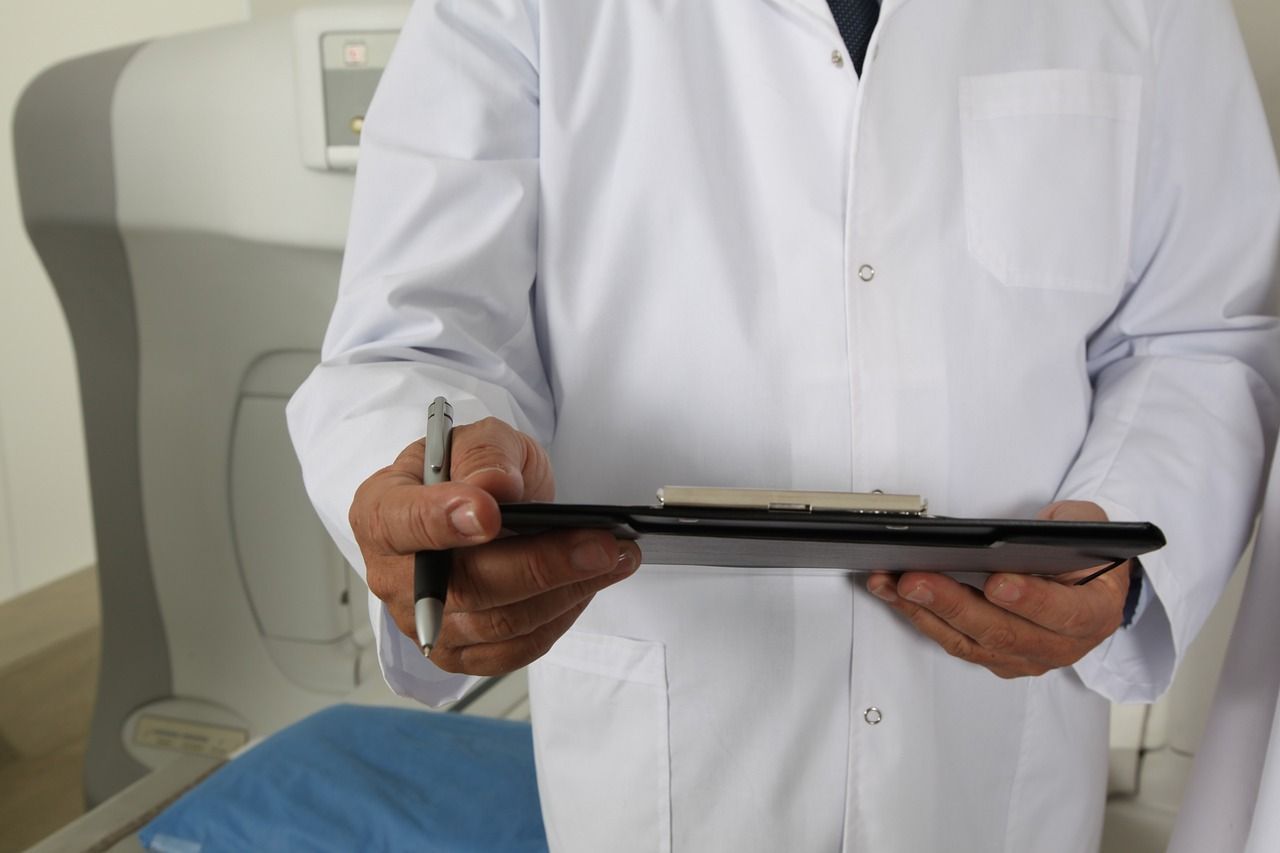 Fisioterapeuta que se passava por médico em BH fazia procedimentos de ortopedia e emagrecimento