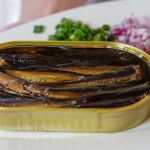 Mulher morre de botulismo e dezenas de turistas ficam doentes após comerem em bar famoso na França