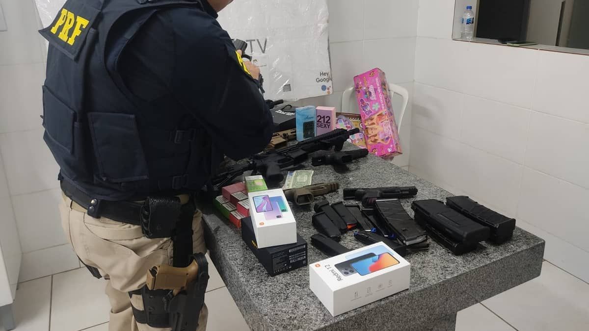 Vídeo: carros são flagrados pela PRF com mercadorias vindas de Foz do Iguaçu sem nota fiscal  