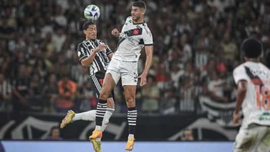 Dois gols sofridos pelo Atlético contra o Vasco nasceram de cruzamento na área