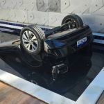 Polícia investiga morte de mulher por afogamento após carro cair em piscina em SP 