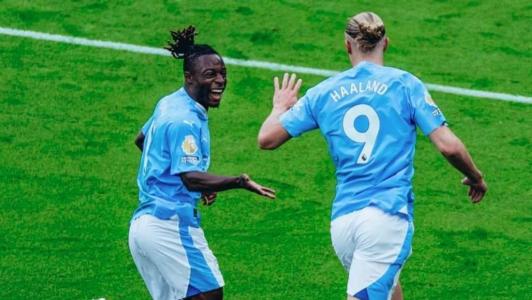 Doku e Haaland comemoram segundo gol da partida