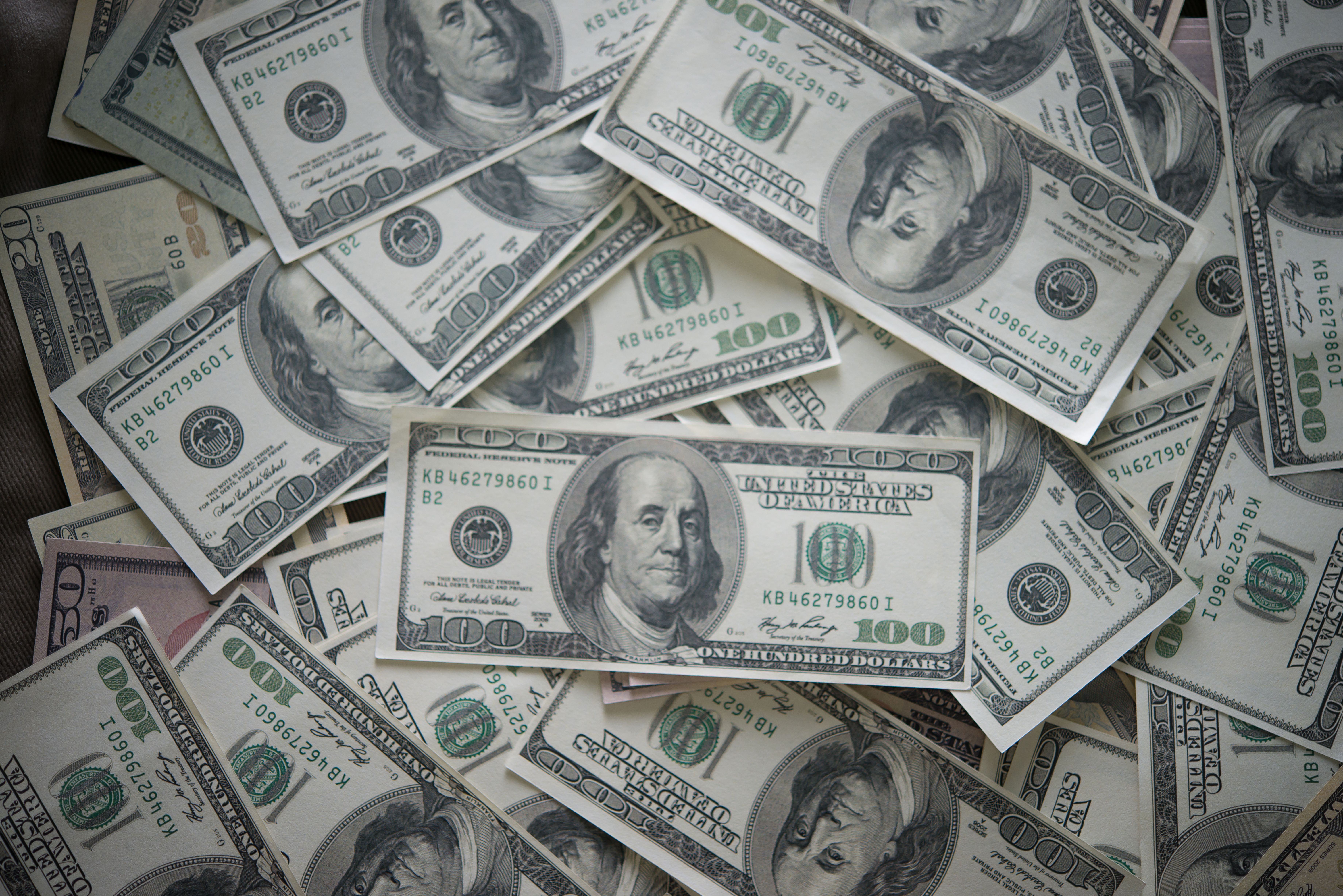 Mercado mais realista à espera da Ata do Copom. Bolsa cai e dólar volta a ficar acima de R$5,75