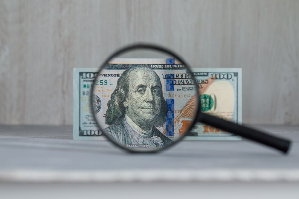 Dólar oscila pouco de olho no cénário da China, Brasil, Reino Unido e tarifas dos EUA