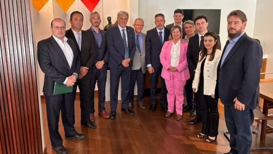 Domício Arruda e membros da Frente Parlamentar em Apoio ao Produtor de Leite foram recebidos pelo presidente da Câmara dos Deputados, Arthur Lira.