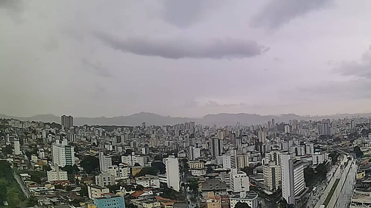 Vai chover no domingo de Carnaval em BH? Confira previsão do tempo para a folia na capital mineira