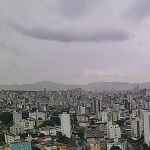 Vai chover no domingo de Carnaval em BH? Confira previsão do tempo para a folia na capital mineira