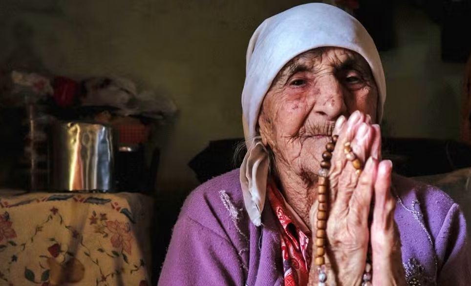 Morre Dona Albertina, benzedeira de 105 anos que curava com faca no Sul de Minas