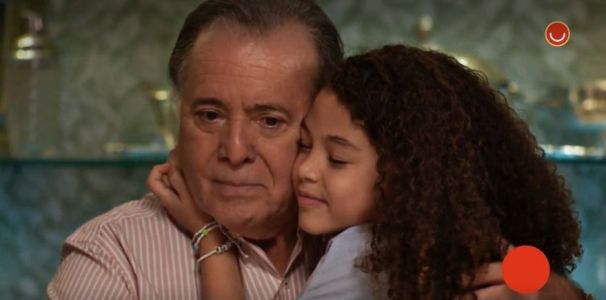 Abel conta a Sofia que ela precisará morar com Vanderson