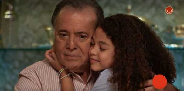 Abel conta a Sofia que ela precisará morar com Vanderson