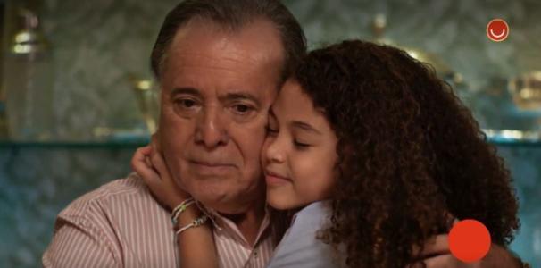 Abel conta a Sofia que ela precisará morar com Vanderson