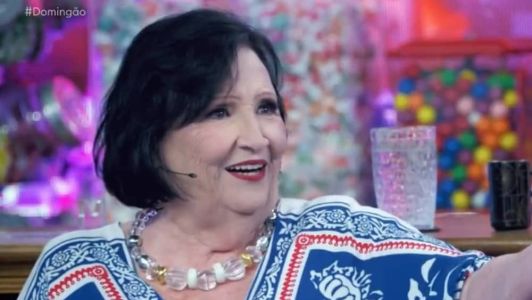 Dona Déa conto que está namorando