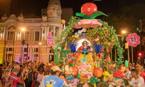 Dona Wilma Trigo no Desfile do Pintinho de Ouro em 2021 Foto Redes Sociais Reprodução.jpg