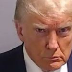 Donald Trump tira proveito da histórica foto de sua ficha policial