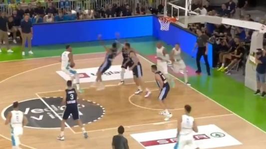 Doncic durante lance contra a Grécia