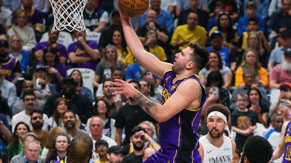 Doncic chora em retorno a Dallas e brilha com 45 pontos pelos Lakers