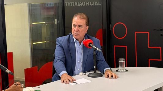 Deputado Jonas Donizette no estúdio da Itatiaia