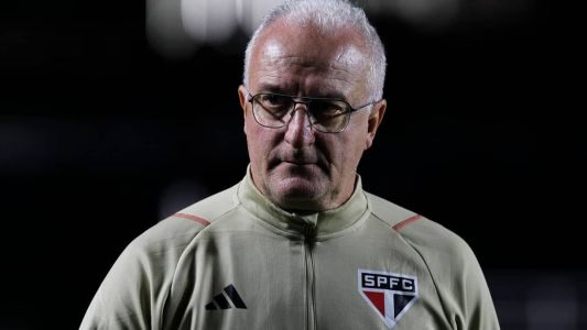 Dorival cobrou que a diretoria não negocie jogadores