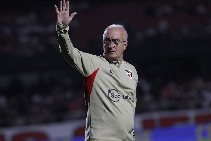 Dorival Junior atualmente trabalha como técnico do São Paulo Dorival Junior atualmente trabalha como técnico do São Paulo