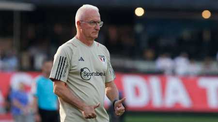 Dorival Júnior avisa que terá que poupar jogadores em sequência pesada do São Paulo