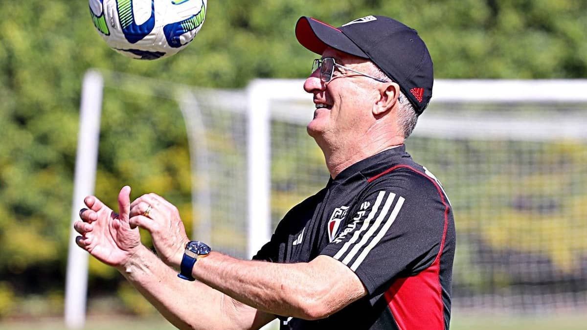 São Paulo treina após viagem longa de olho no Goiás neste sábado