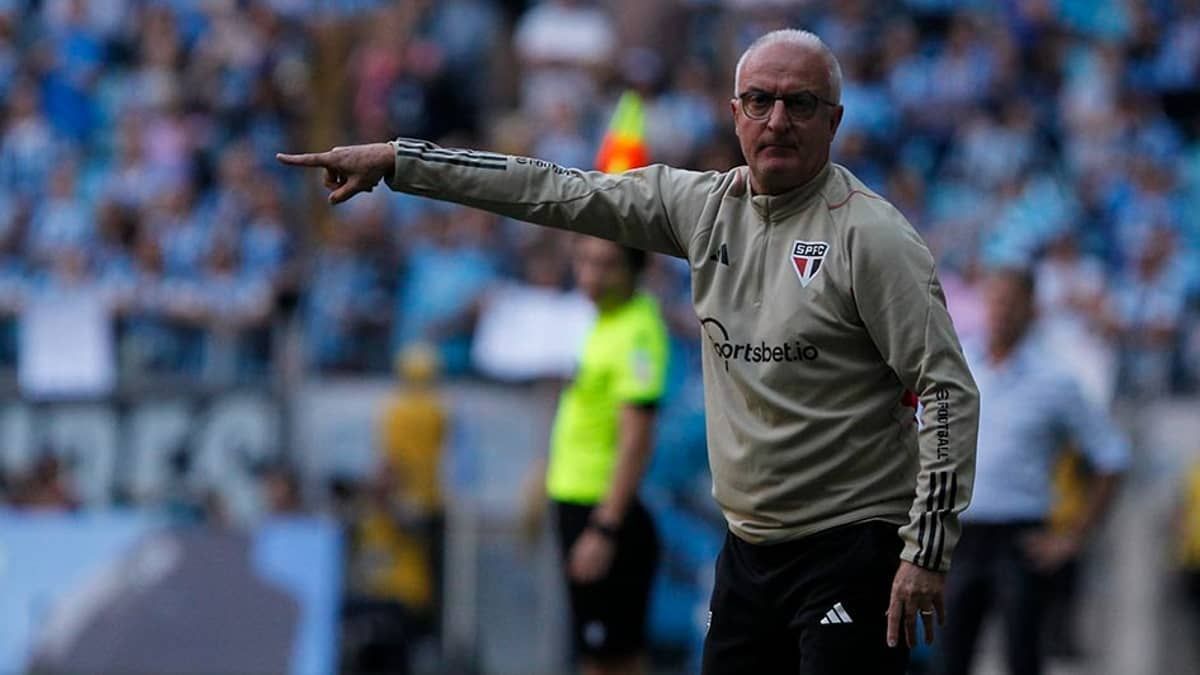 Dorival endossa Renato e vê diferença na crítica a treinadores estrangeiros
