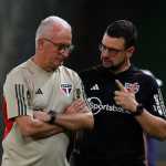 São Paulo: Dorival concorda com expulsão e chama arbitragem de 'vergonhosa'