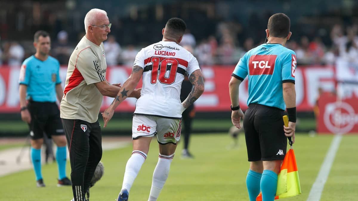 Conversa de Dorival Júnior durante pênalti mudou história do jogo; entenda