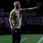 Dorival lamenta erros do São Paulo e vê primeiro jogo decisivo na eliminação