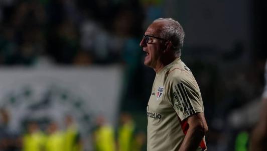 Dorival mexeu na escalação do São Paulo