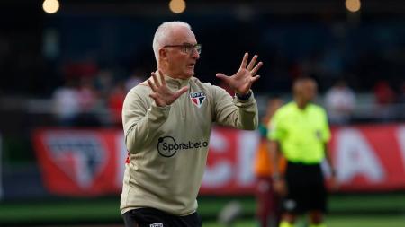 Dorival projeta duelo contra Palmeiras e espera desfalque de Calleri