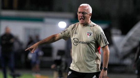 Dorival vê decisão certa em time reserva do São Paulo na Venezuela: 'Sequência pesada'