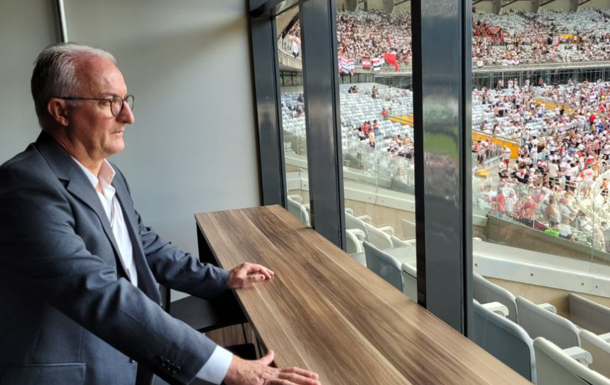 De olho no futebol nacional, Dorival Júnior acompanha Supercopa Rei no Mineirão