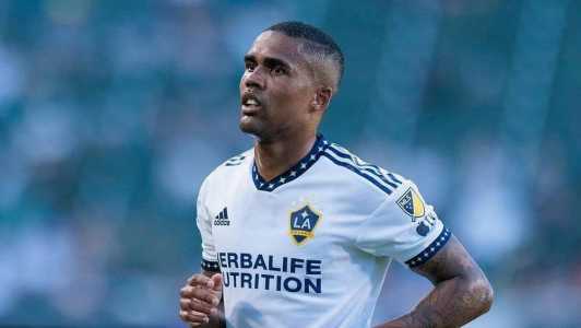 Douglas Costa durante partida pelo LA Galaxy