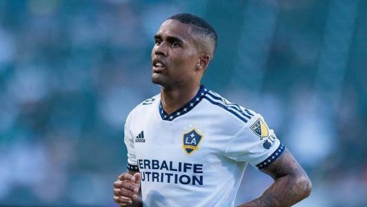 Douglas Costa durante partida pelo LA Galaxy