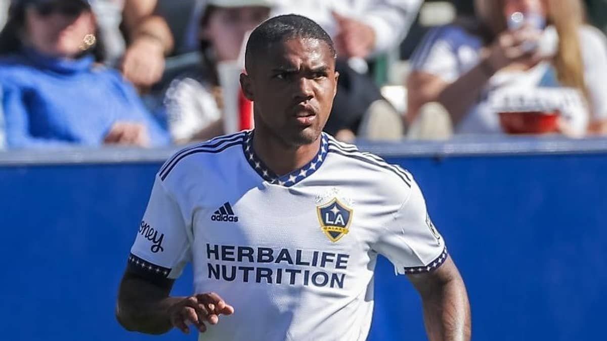 Douglas Costa tem prisão decretada por não pagar pensão alimentícia