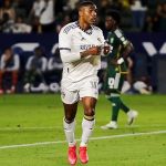 Cruzeiro estuda proposta a Douglas Costa, mas descarta entrar em 'leilão'