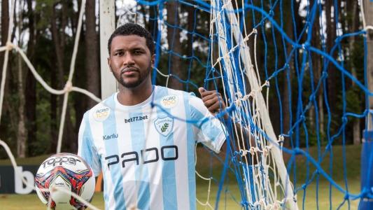 Douglas Coutinho atuou pelo Londrina na temporada 2022