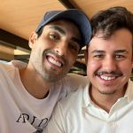 Douglas Souza surpreende o namorado com pedido de casamento: 'Quer casar comigo?'; vídeo