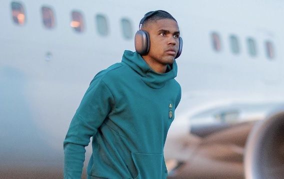 Em conversas com Cruzeiro, Douglas Costa busca informações sobre SAF e Larcamón