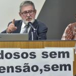 MinasCaixa: auxílio proposto por Zema é ‘chantagem econômica’, diz advogado de aposentados