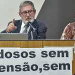 MinasCaixa: auxílio proposto por Zema é ‘chantagem econômica’, diz advogado de aposentados