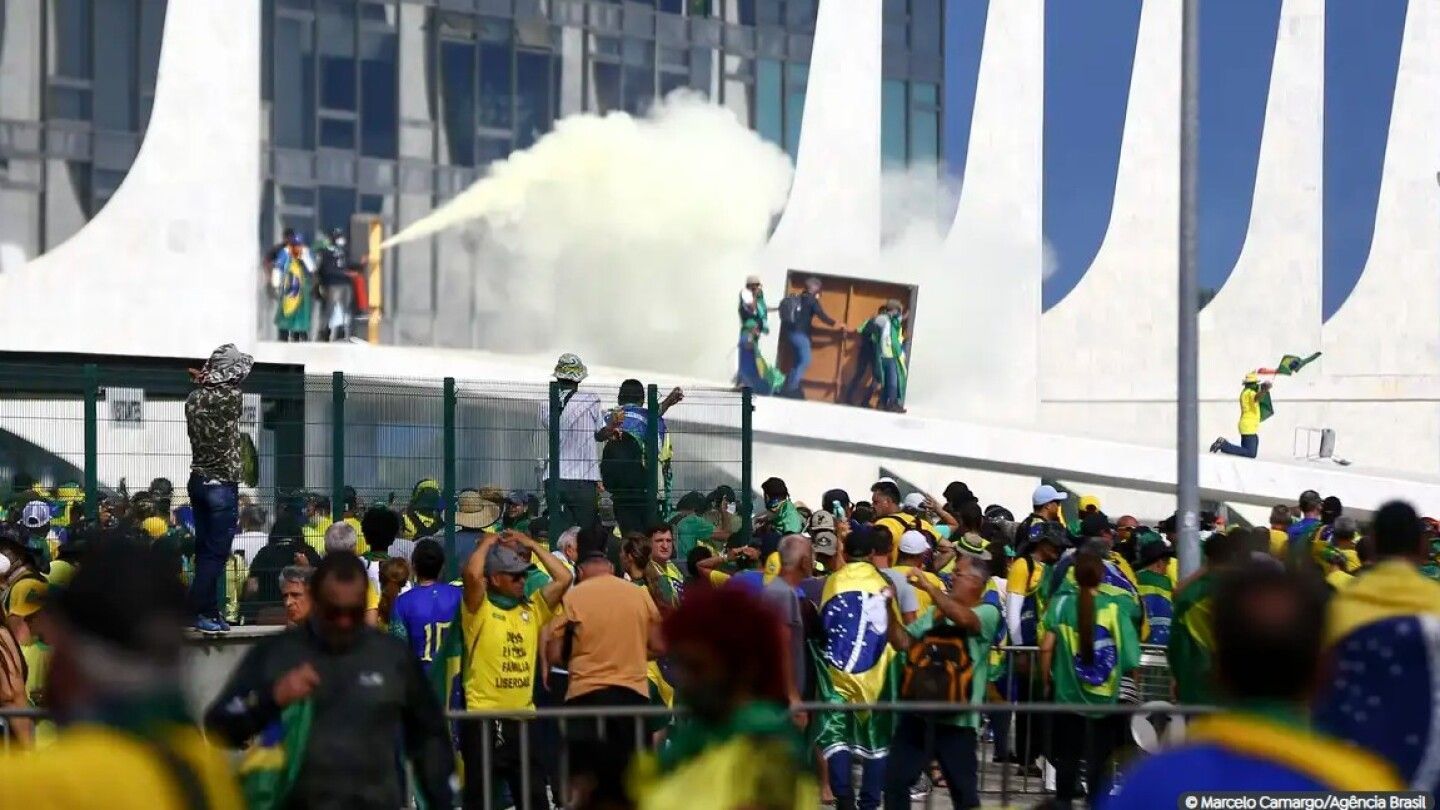 Em artigo, Lula compara ataques do 8 de janeiro com invasão ao Capitólio