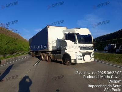 Carreta atravessada interdita Rodoanel Mário Covas, em SP