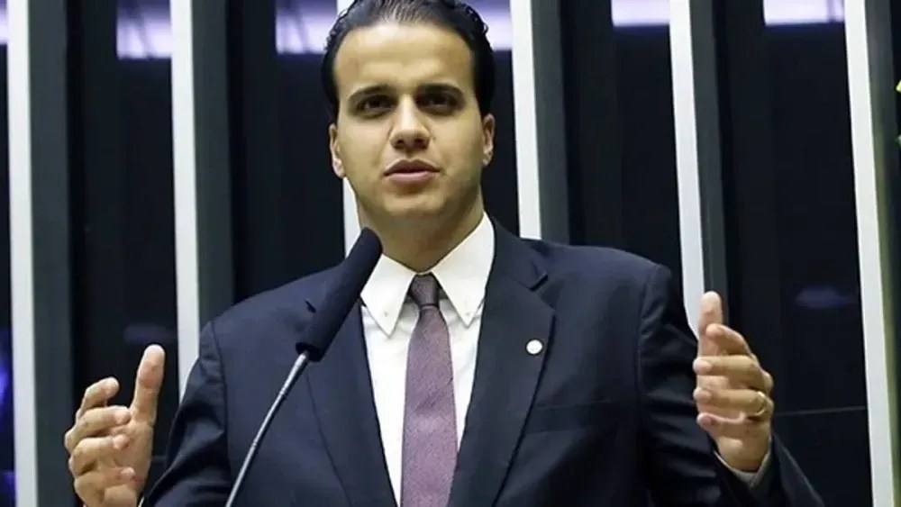 Ex-deputado Lucas Gonzalez é exonerado do cargo de secretário geral adjunto