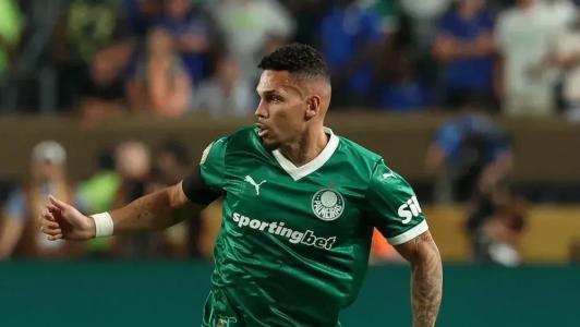 Paulinho em ação pelo Palmeiras no Mundial de Clubes