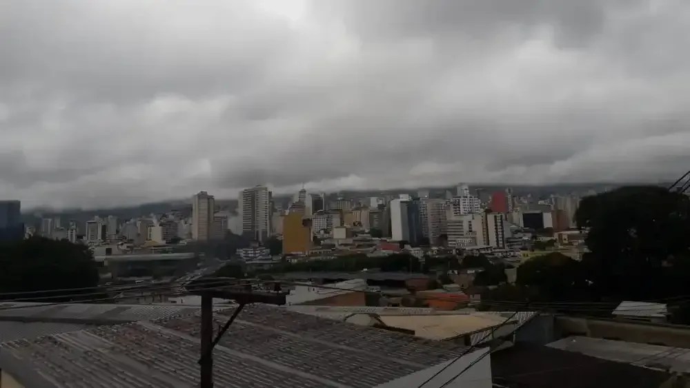 Previsão do Tempo: BH está em alerta para pancadas de chuva neste domingo (27)