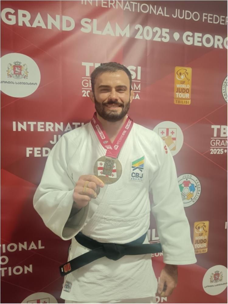 Rafael Macedo fica com bronze, e Brasil encerra Grand Slam de Judô com duas medalhas