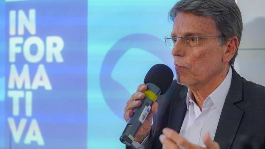 Doyle deixa governo federal após polêmica sobre conflito no Oriente Médio