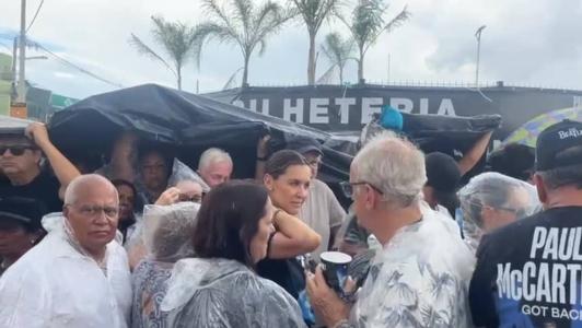Idosos lutam para conseguir fila preferencial em show de Paul McCartney em BH